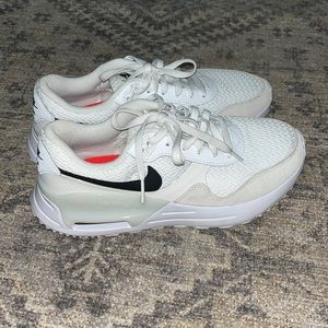 NIKE AIRMAX SYSTM